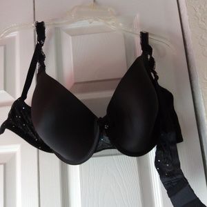 Pretty black woman's bra little bow
